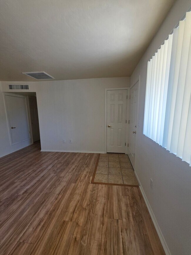 Building Photo - Spacious Large 2BR 1BA Condominium w/ Pool & Spa Access • Freshly painted in Tucson
