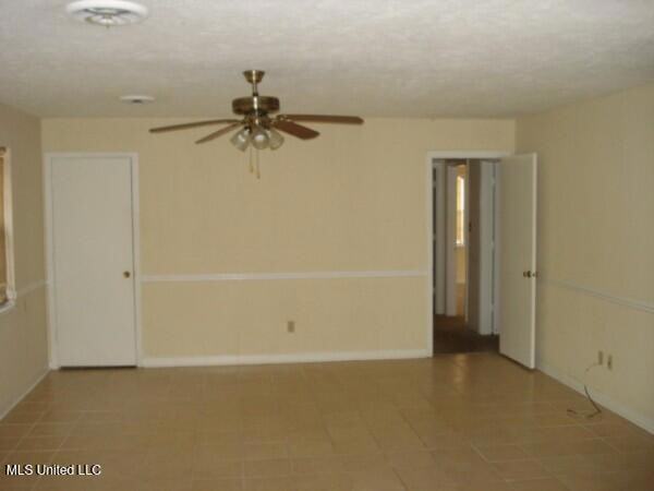 Foto del edificio - 5301 Ridgewood Rd