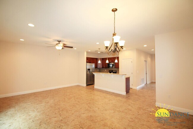 Building Photo - Nice 3 Bedroom Townhouse in The Palm Reserve