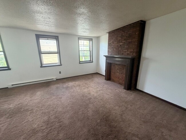Building Photo - 357 Monroe St