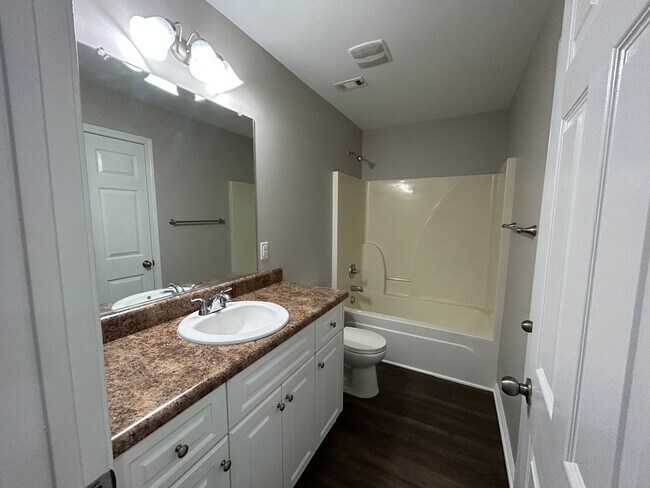 Building Photo - Beautiful End Unit Townhome