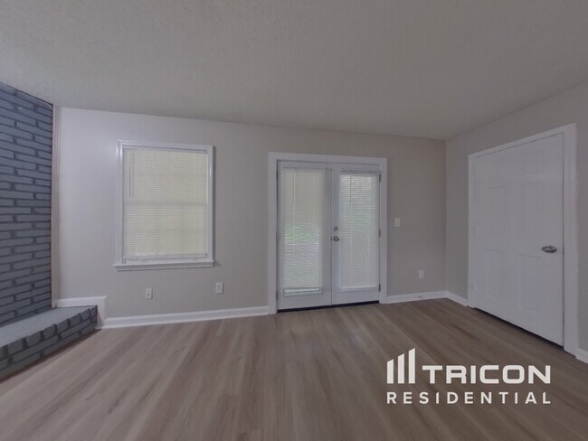 Foto del edificio - 4539 Riverwood Cir