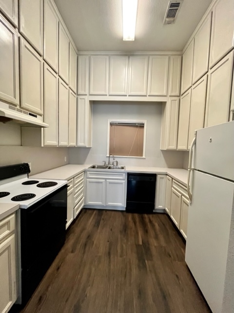 201 Kitchen - 609 W Main St