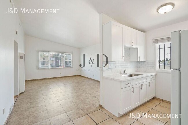 Building Photo - 824 47th St