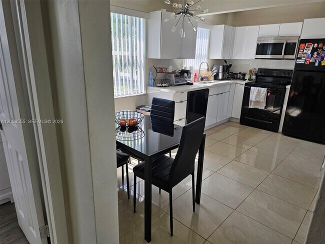 Foto del edificio - 900 Tallwood Ave