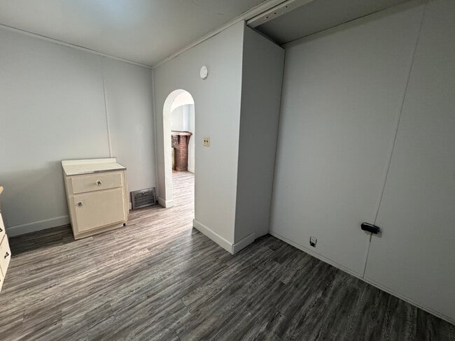 Building Photo - 22 Delaware-