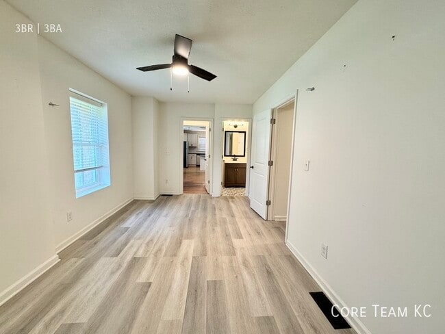 Foto del edificio - 1413 W 39th St