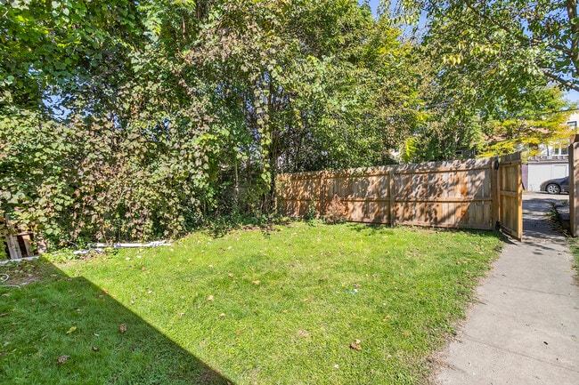 Building Photo - 808 Steuben St