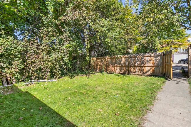 Foto del edificio - 808 Steuben St