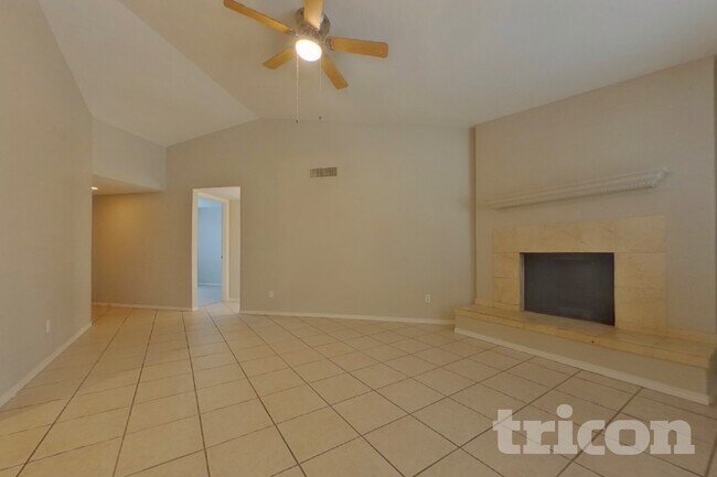 Foto del edificio - 3413 E Dragoon Ave