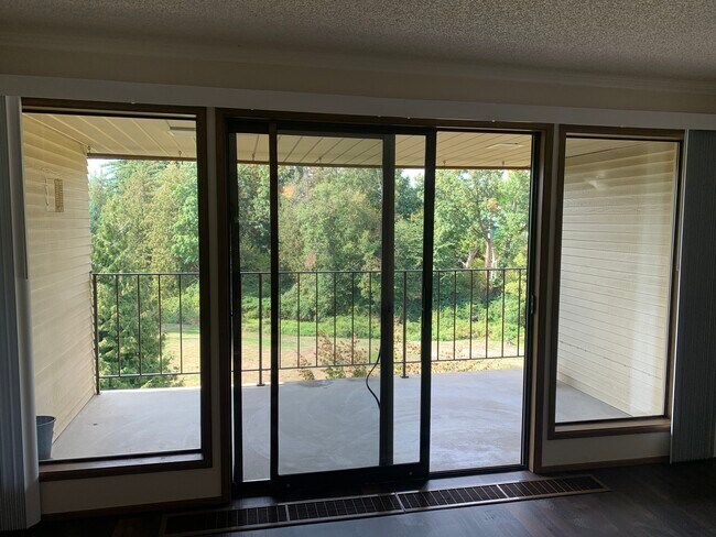 Building Photo - 401 La Villa Dr