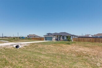 Building Photo - 207 Twin Creeks Cir
