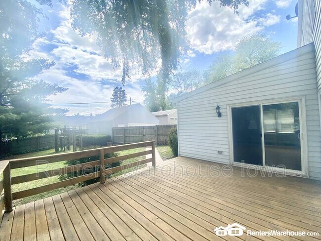 Building Photo - 6100 Pleasant Dr