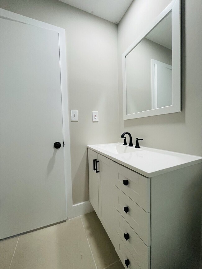 Foto del edificio - Newly Update Fort Myers Home For Rent