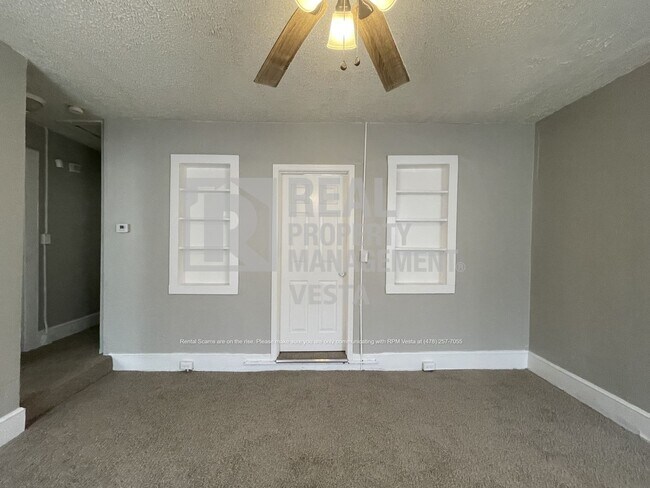 Foto del edificio - Three Bedroom Home off of Mercer Universit...