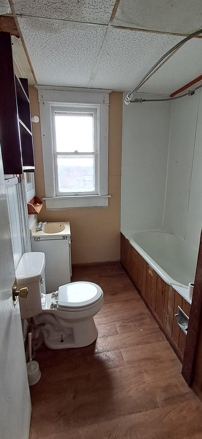 Building Photo - 704 N 12th St