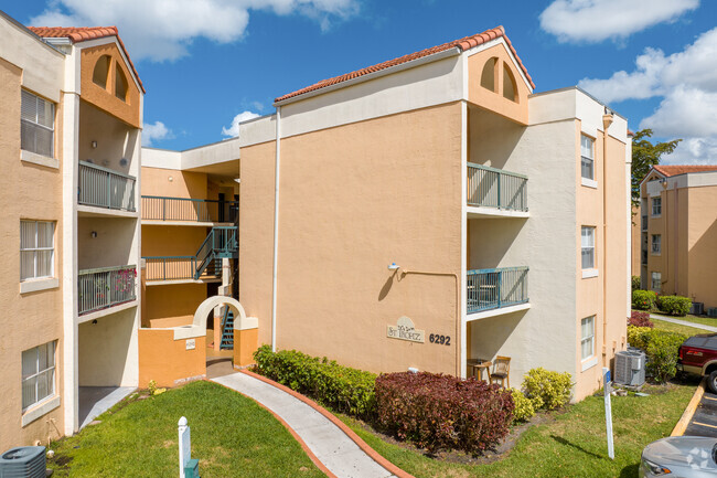 Building Photo - Mediterranean Villas