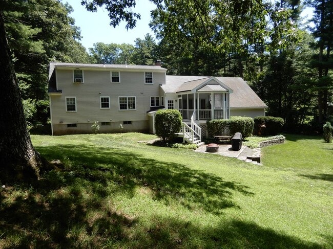 Building Photo - 9 Fleetwood Dr