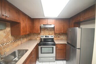 Building Photo - 8314 La Roche Ln