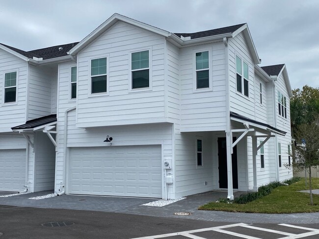 Foto del edificio - Brand New Constructed Townhouse in South Tampa - Available October 2024