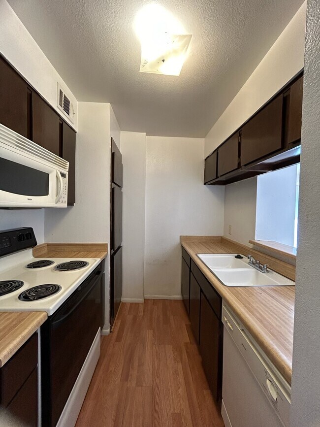 Foto del edificio - 1620 N Wilmot Rd