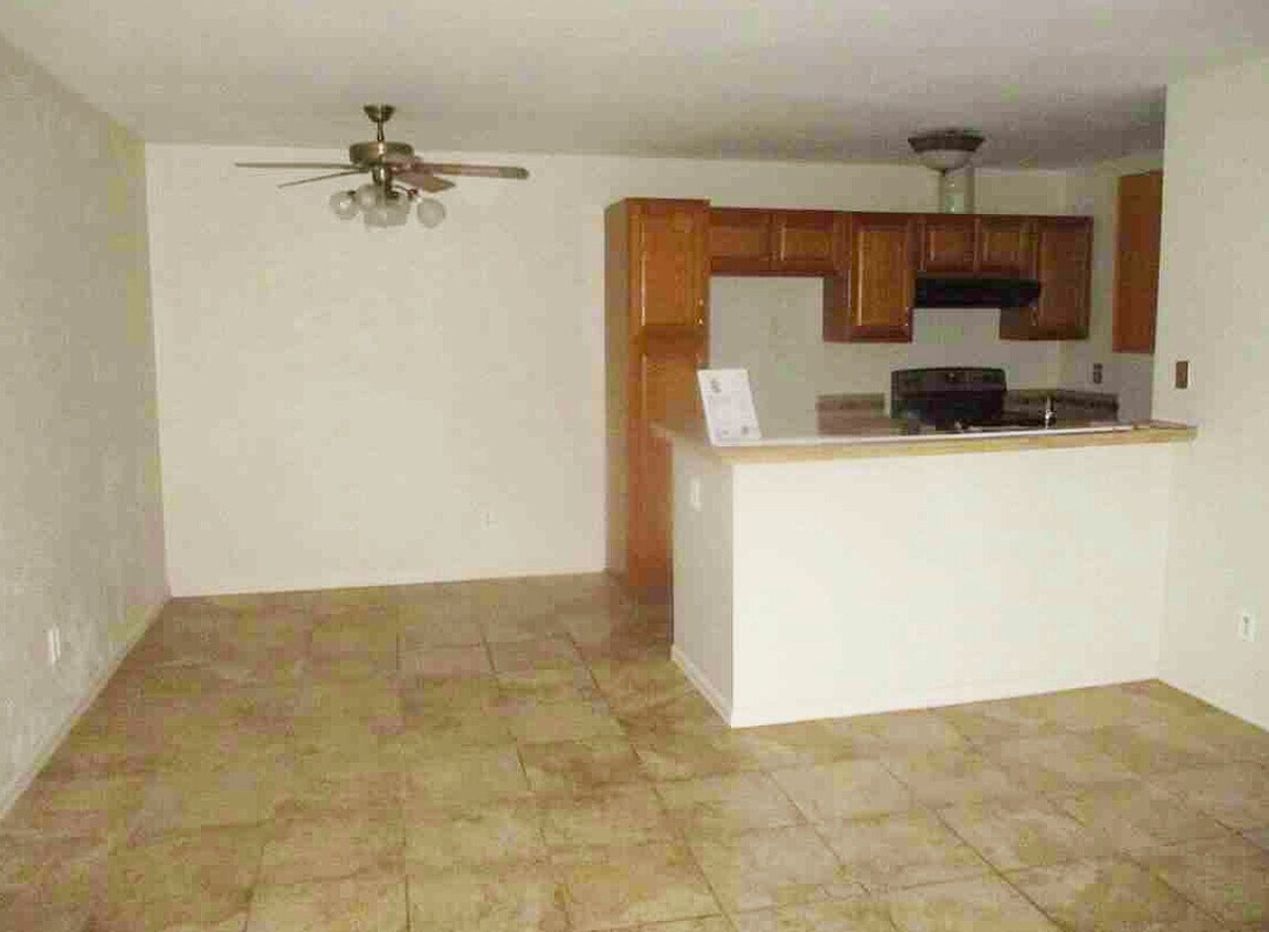 2511 W Sunflower Ave Unit D, Santa Ana, CA 92704 Condo for Rent in