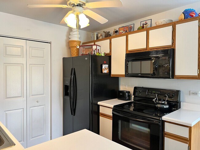 Foto del edificio - 219 Brett Cir