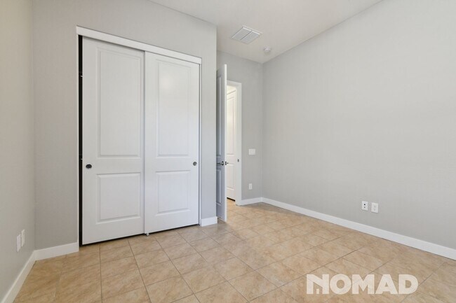 Building Photo - Charming 3 Bed Home in Phoenix