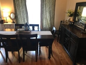 Building Photo - 18 Hilton St