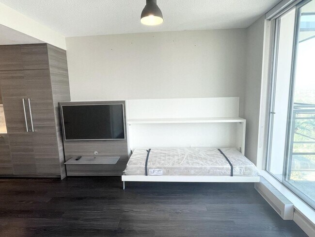 Photo du bâtiment - 13398-13104 104 Ave