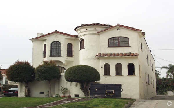 Primary Photo - 1343 S Burnside Ave
