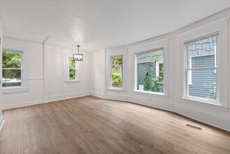 Building Photo - 2026 E Kenilworth Pl