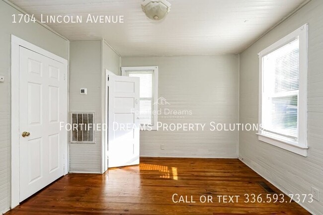 Building Photo - 1704 Lincoln Ave