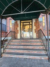 Building Photo - 673 Locust St