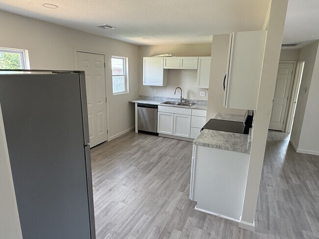 Building Photo - 42 Halsey Dr