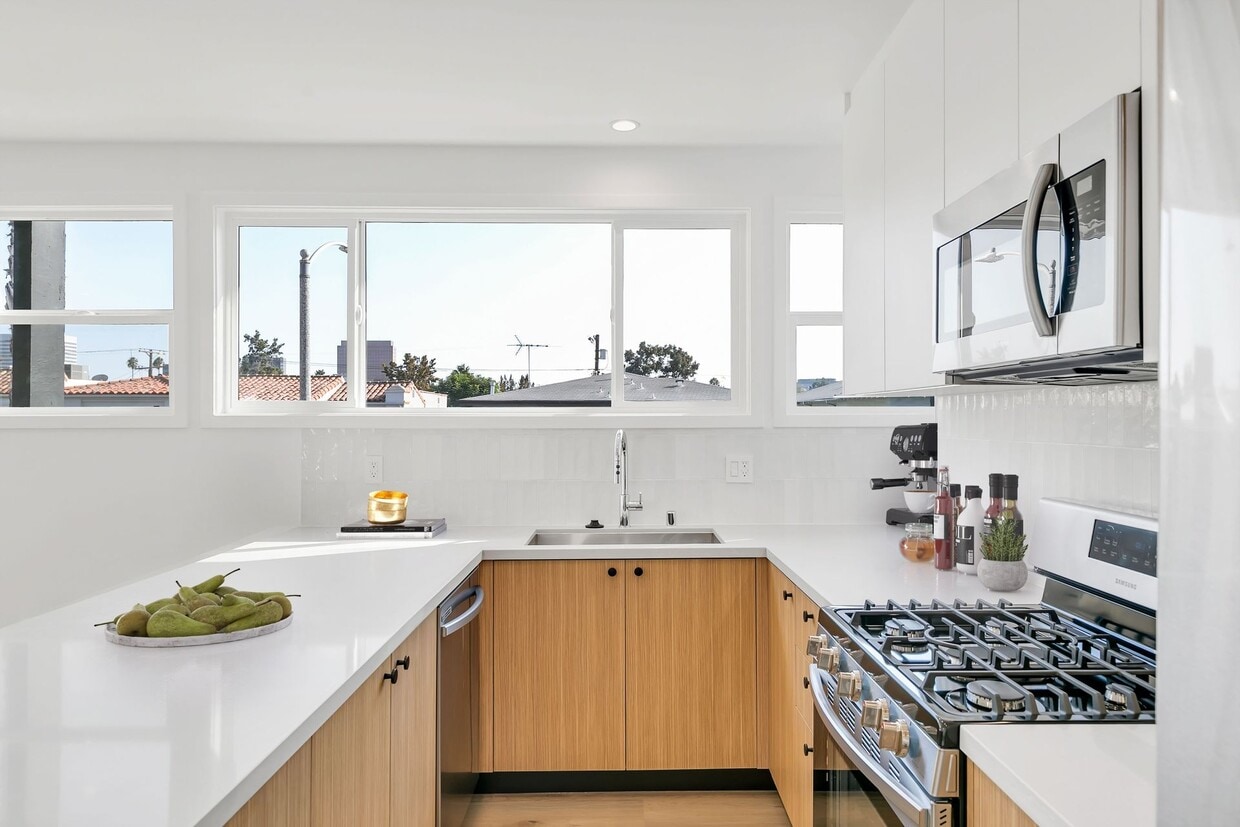 Foto del edificio - 8355 Blackburn Ave