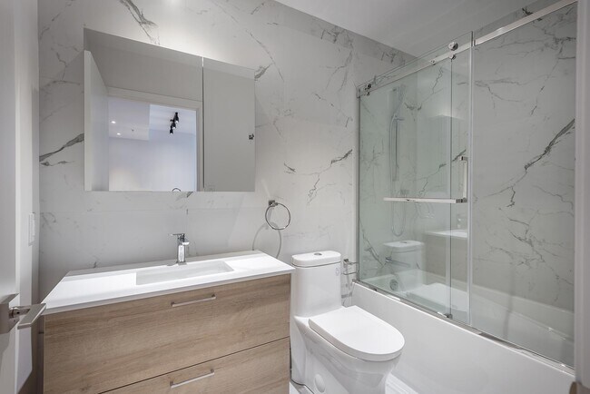 Building Photo - LV303