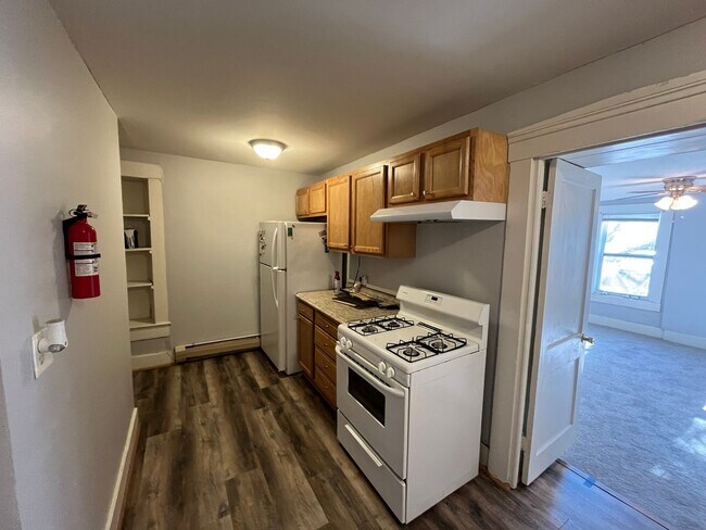 Building Photo - 218 3rd Ave E