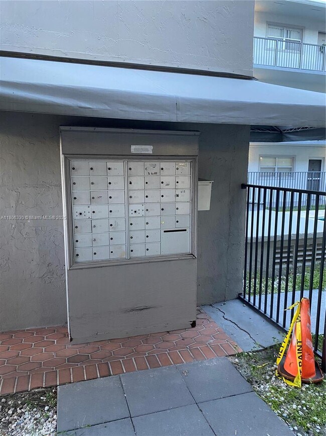 Foto del edificio - 16215 NE 18th Ct