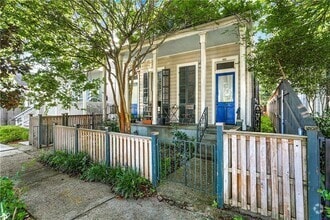 Building Photo - 221 Pine St