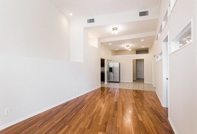 Photo - 2120 W Grand Ave Apartment