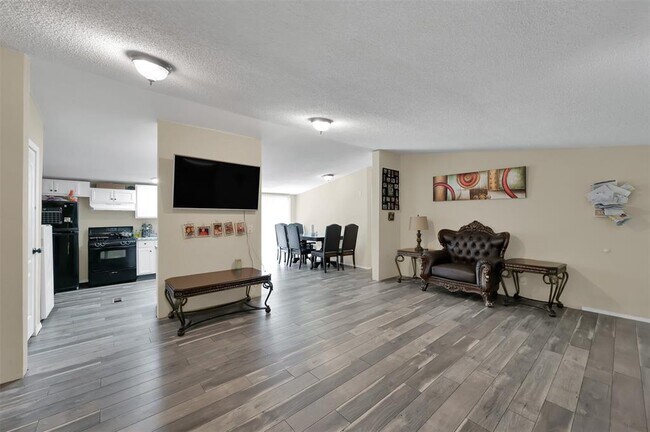 Building Photo - 15635 W Relza Dr