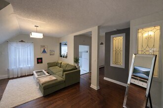 Building Photo - 101-103 Spadina Rd