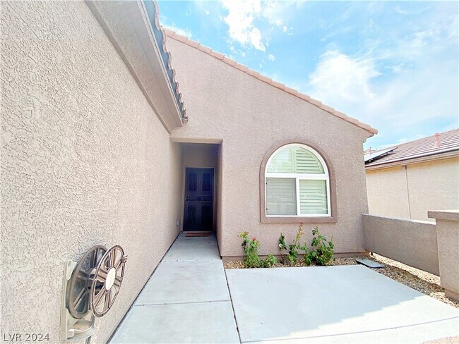 Building Photo - 2799 Lochleven Way