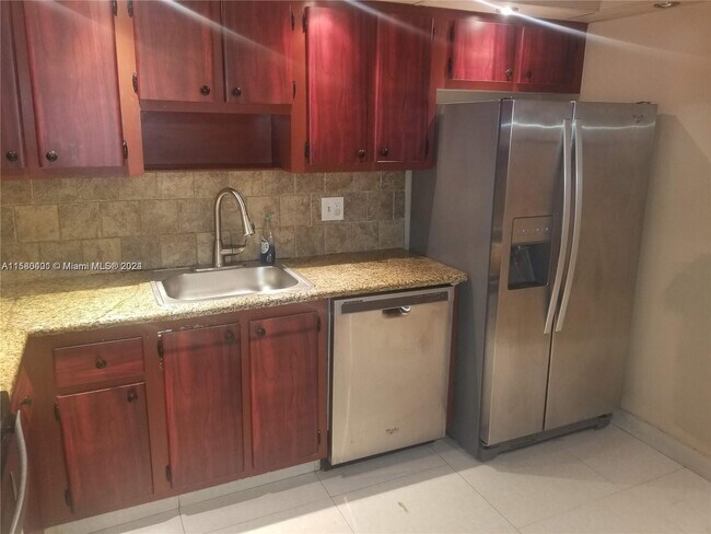 Building Photo - 1200 NE Miami Gardens Dr