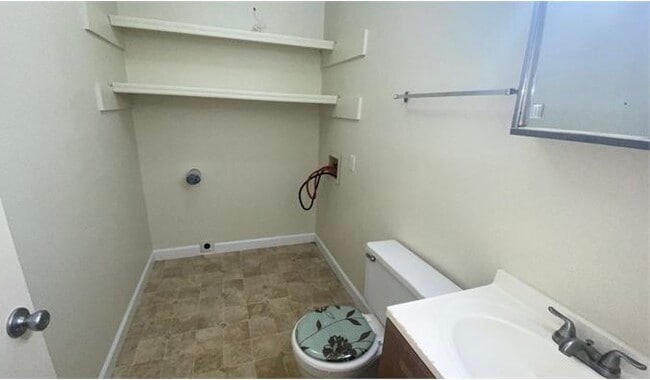 Bath/Laundry - 5878 Aftonshire Dr