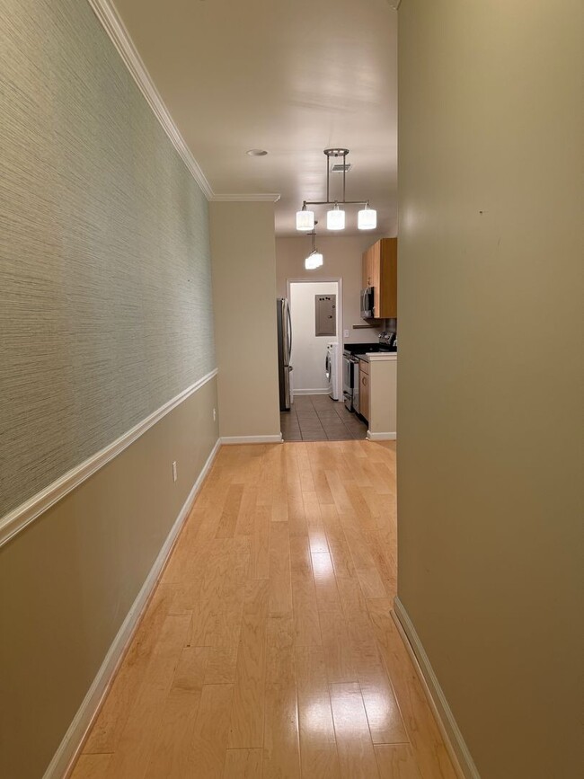 Building Photo - Fairview - Top Notch Condo Ready for Occup...