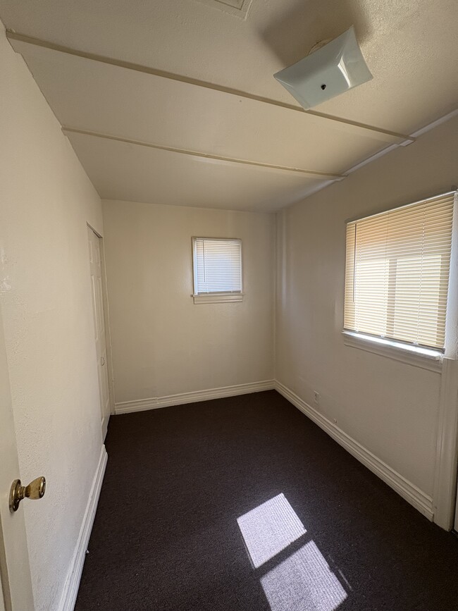Foto del edificio - 2414 W 39th St