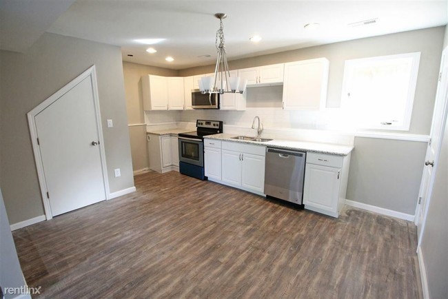 Building Photo - 1622 Tanglewood Rd