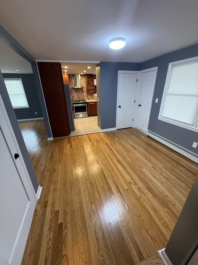 Building Photo - 25 Melrose Pl